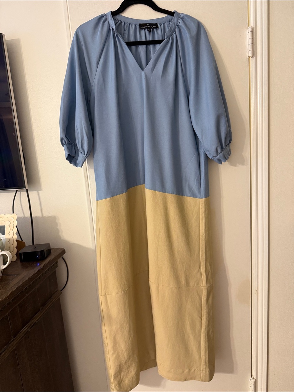 Pomander Place Colorblock V-Neck Midi Dress in Light Blue and Beige M